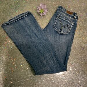 Vigoss Jeans Size 9 Mid Wash - Stylish and Comfortable Denim Essential
